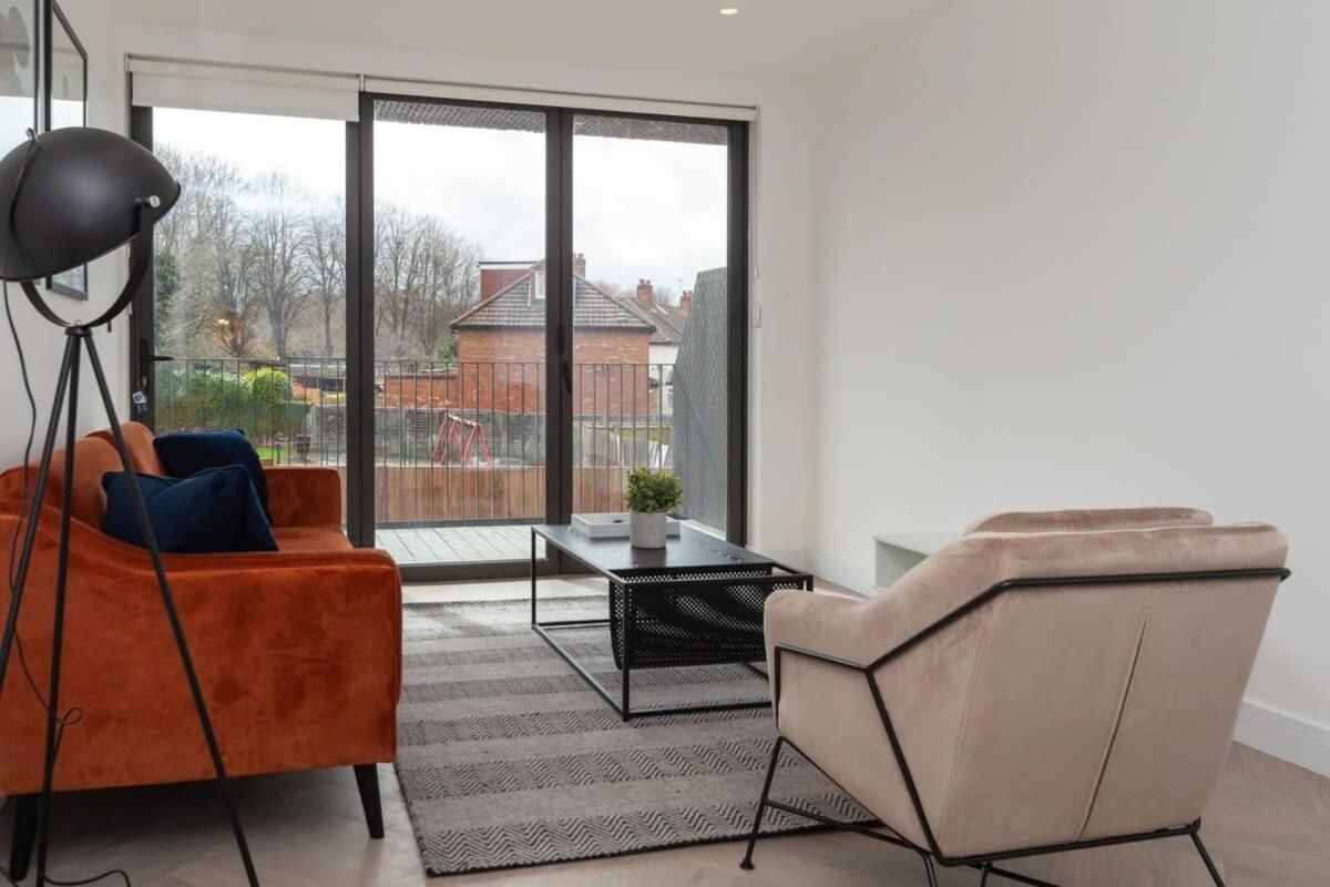Modern 2 Bedroom Apartment In Wimbledon ลอนดอน ภายนอก รูปภาพ